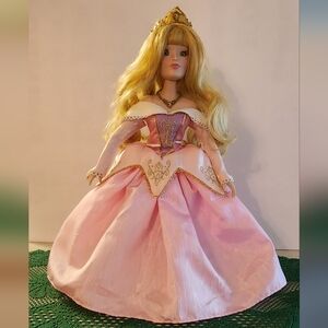 Disney Princess 2001 Aurora Porcelain Doll from Sleeping Beauty. Collectable 16"